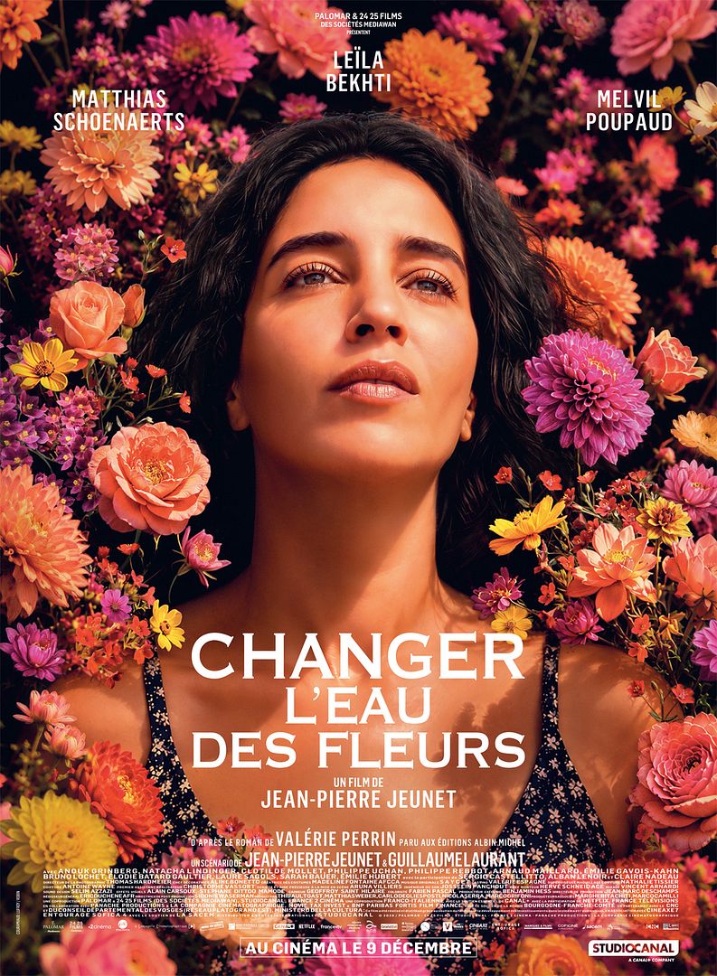 Changer l'eau des fleurs